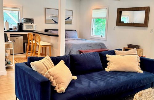 Oak Bluffs House | The Sweetest Suite – Beach, kayaks & Starry Nights