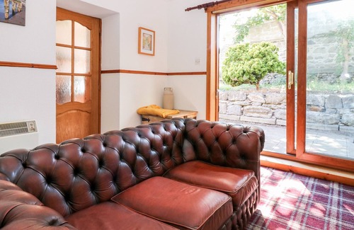 Rosehearty House | THE TARDIS, pet friendly, country holiday cottage in Rosehearty
