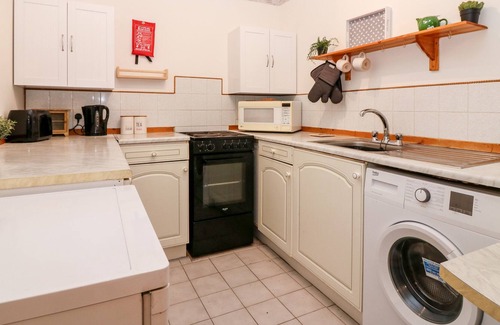Rosehearty House | THE TARDIS, pet friendly, country holiday cottage in Rosehearty
