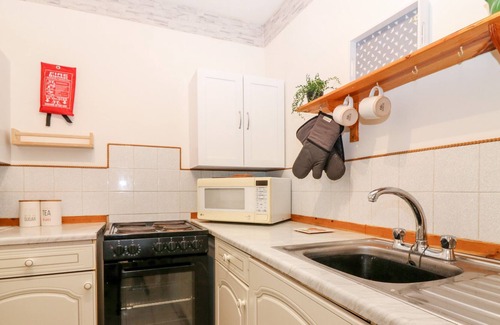 Rosehearty House | THE TARDIS, pet friendly, country holiday cottage in Rosehearty