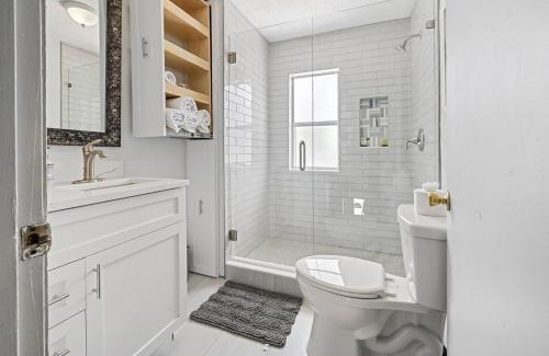 Tarpon Springs Apartment | The Tarpon Flat Bright 1BR Downtown Retreat