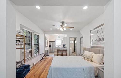 Tarpon Springs Apartment | The Tarpon Studio Downtown Hideaway