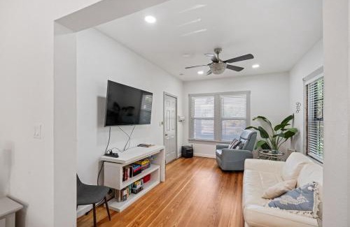 Tarpon Springs Apartment | The Tarpon Studio Downtown Hideaway