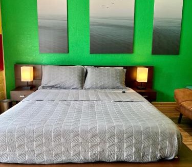 Lake Alfred House | The Tatman Evergreen Suite