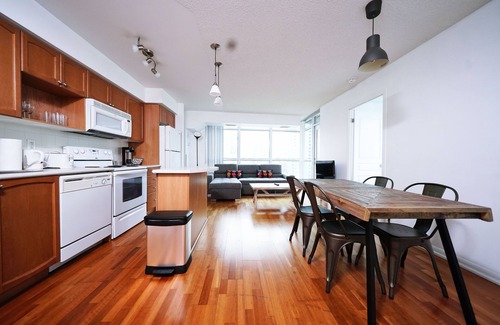 Church and Wellesley Apartment | The Teahouse Suite
