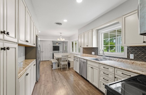 Fort Wayne House | The "Team House", large home near SportOne Sleeps 26+