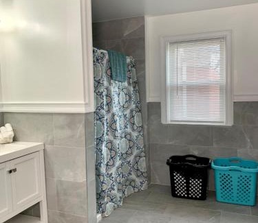 Niagara Falls House | The Texas Hold-em Duplex- 3BR Free Parking, Minutes From Falls & Casino