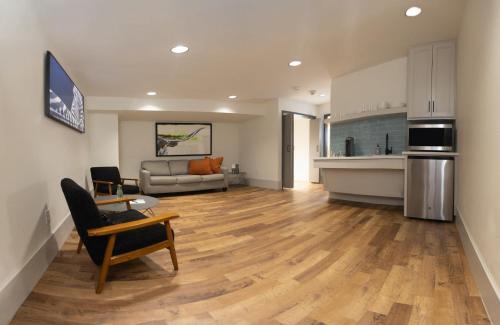 Tyler Apartment | The Thomas Hotel - Garden Suite ADA - 02
