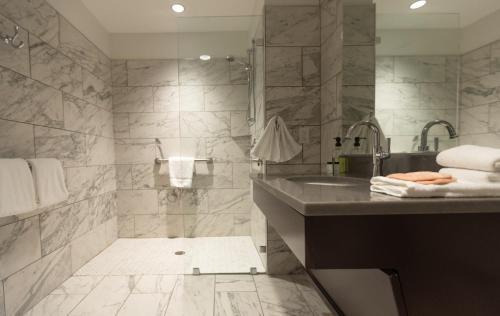 Tyler Apartment | The Thomas Hotel - Garden Suite ADA - 02