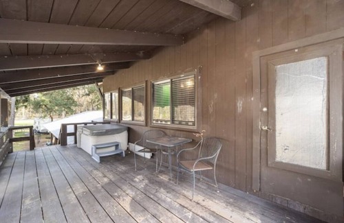 Edgar Apartment | The Thoroughbred