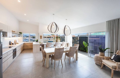 Yamba House | THE Tides -yambannew Waterfront Luxe Abode