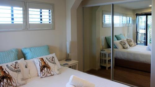 Binalong Bay Apartment | THE TIN SHED Couples accommodation at Bay of Fires