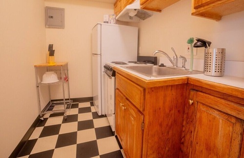 Southmoreland Apartment | The Tiny but Cute Studio! - Middle of KC!