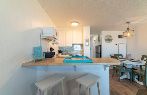 Thomas Drive Condo | The Tip-Sea Turtle Panama City Beach, Beachfront Studio! Sleeps 4