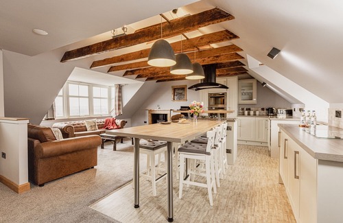 Crieff House | The Tower Gastro Pub & Apartments