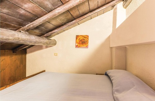 Iseo Apartment | The town of Iseo is located directly on the shores of the homonymous Lake Iseo, 30 km east of the hi