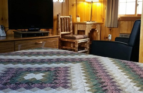 Dubois Hotel | The Trail's End