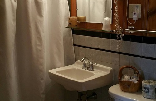 Dubois Hotel | The Trail's End