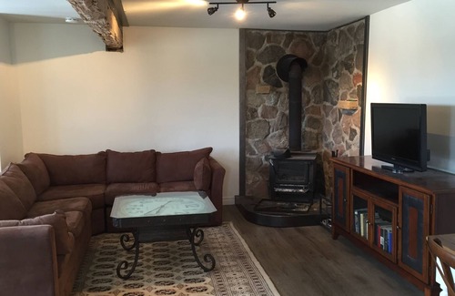 Mono Cabin | The Trails Retreat (Private Cabin)