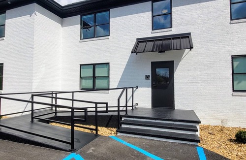 Tazewell Apartment | The Traveler On Main - Suite #5- Across the Street from Back of the Dragon!