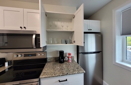 Tazewell Apartment | The Traveler On Main Suite #10- Across the Street from Back of the Dragon!