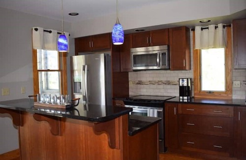 Piney Island House | The Tree House-Close to Beach Beautiful Views!
