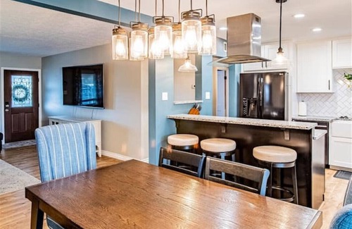 Northeast Heights House | The Tree House on Los Arboles