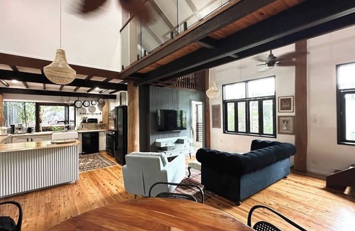 Smithfield House | The Treehouse | Rainforest Home w/Pool