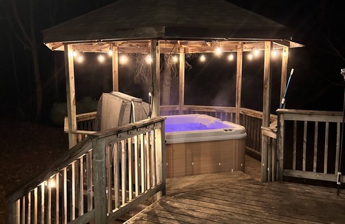 Ellsworth Cottage | The Trimbelle Cottage: Secluded Riverside Retreat on 7 acres, with Hot Tub!