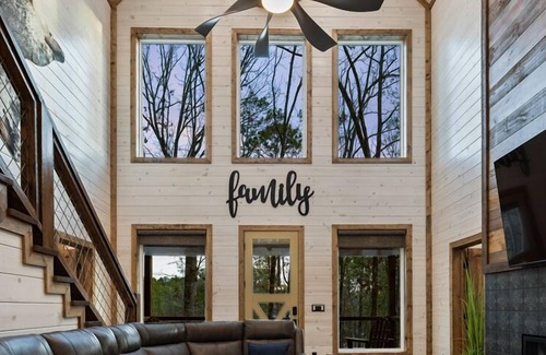 Broken Bow Cabin | The Trinity Retreat - Loft, Game Room, Pool Table, Hot Tub, FREE Firewood!