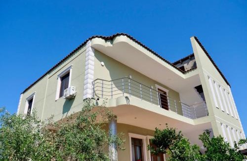 Kamez Bed & Breakfast | The Trio Nest