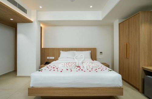 Shenoys Hotel | The Trios Hotel