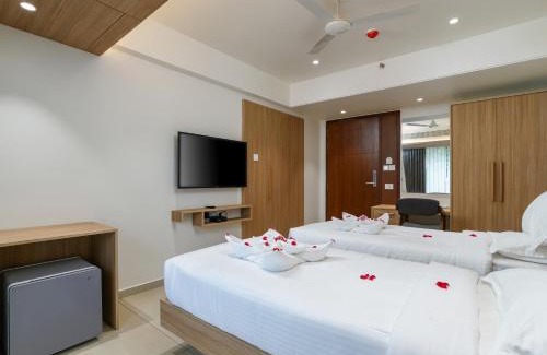Shenoys Hotel | The Trios Hotel