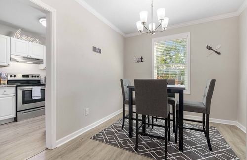 Mobile Apartment | The Tulip in Midtown