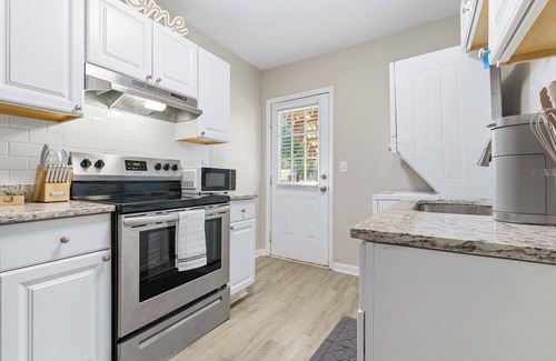 Mobile Apartment | The Tulip in Midtown