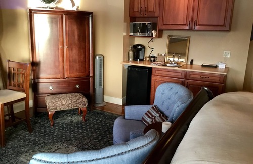 Tuwanek Bed & Breakfast | The Tuwanek Hotel and Spa