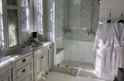 Covington Hotel | The Twelve Oaks Bed & Breakfast
