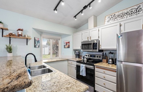 Southeast Boise House | The Ulex by Host Boise - Cozy 3 Bed in SE Boise by Simplot Sports Complex