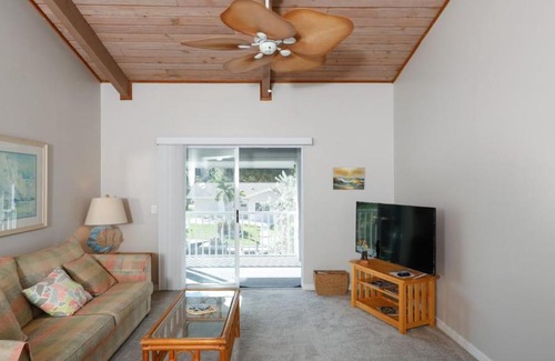 Grove City Villa | The Ultimate 2 Bedroom Condo on Charlotte Harbor, Orlando Condo 1005