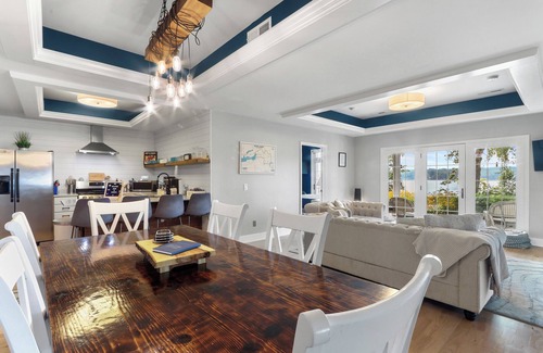 Como House | THE ULTIMATE 6 BEDROOM LAKEHOUSE