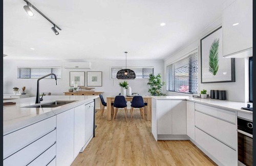 Mermaid Waters House | The Ultimate Pet Friendly Family Getaway