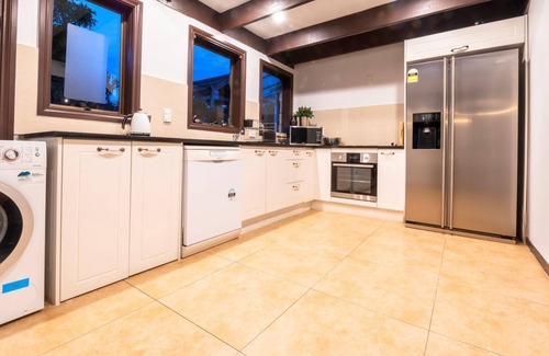 Half Moon Bay Villa | The unique castle in Auckland