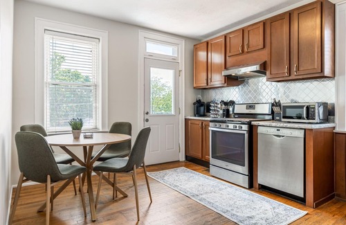 Lindenwood Park Apartment | The Upper Grove by StayLage