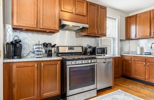Lindenwood Park Apartment | The Upper Grove by StayLage