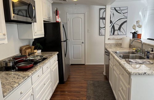Uptown House | THE UPTOWN BUNGALOW-COVERED PARKING-Walkable Historic Neighborhood-PET FRIENDLY!