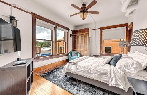 Siloam Springs House | The Uptown Suite at The Historic Connely Harrington