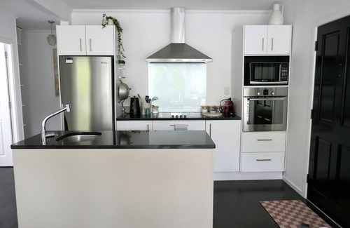 Herne Bay House | The Urban Haven - A serene city retreat, a lovely garden, close to trendy cafes.