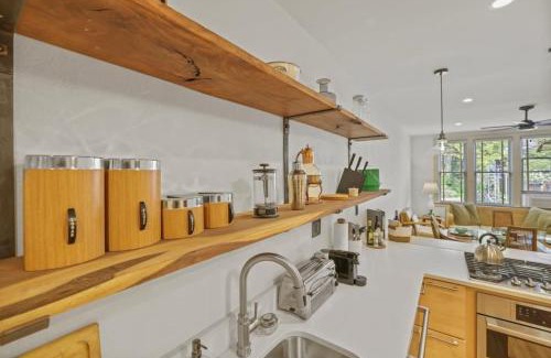 Italian Village Apartment | The Urban Oasis - 2 BR - Great Location