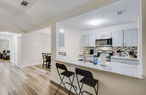 Fort Worth House | *The Urban Solace* Garage! Arcade! King Bed! 《NTFX》