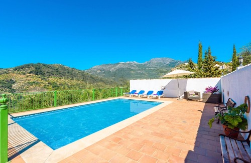 Alozaina Cottage | THE VALLEYS OF ANA: relax and comfort in the middle of nature.